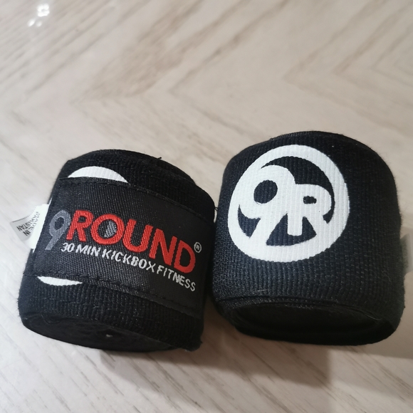 9 Round Professional Hand Wraps - Picture 4 of 5